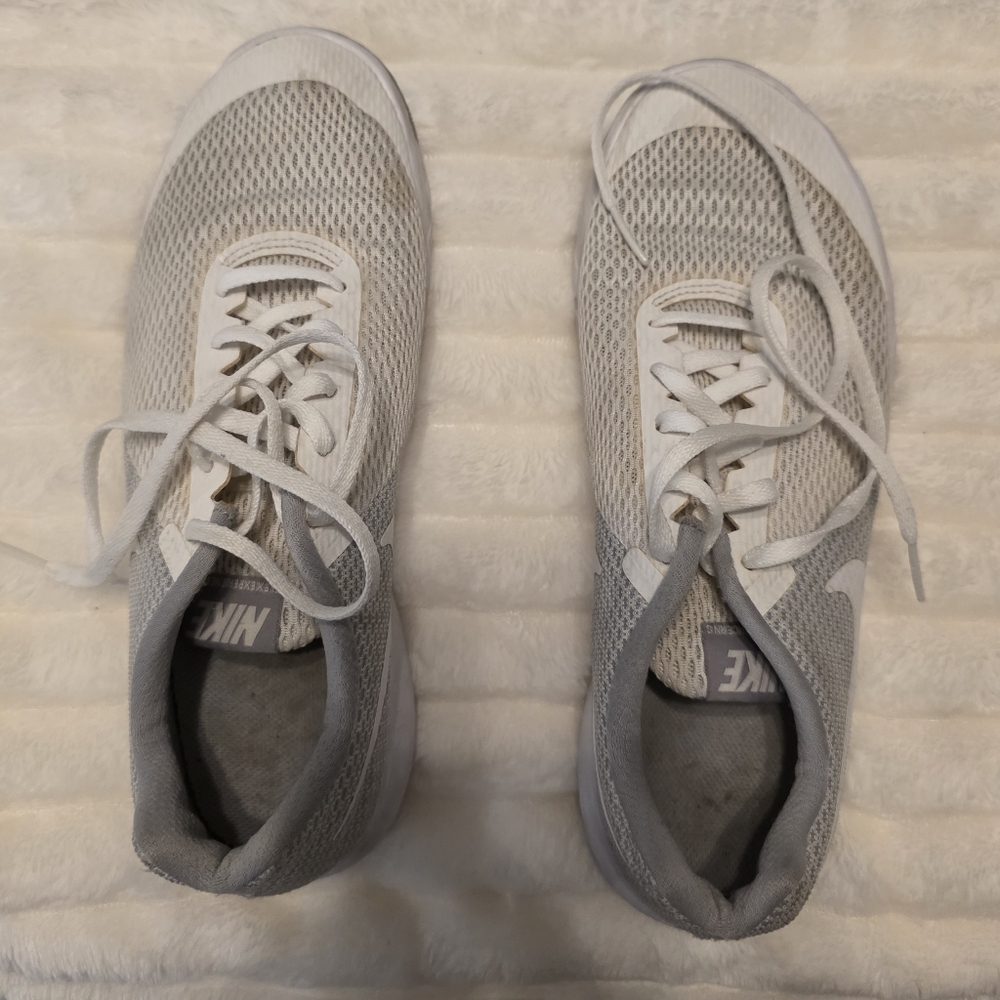 Nike Women's FLEX Experience Run Sneakers - Picture 3 of 11